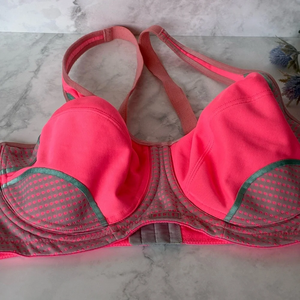 BERLEI Electrify Underwire High Impact Sports Bra
Size 40DD - Picture 10 of 10